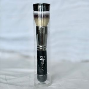 NWT✨ IT Cosmetics Heavenly Luxe Brush #6